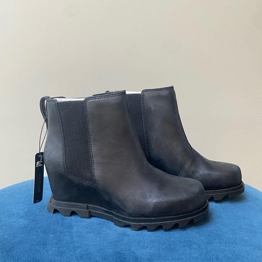 SOREL Women's Joan of Arctic Wedge III Chelsea Boot. New with tags. size 8.5